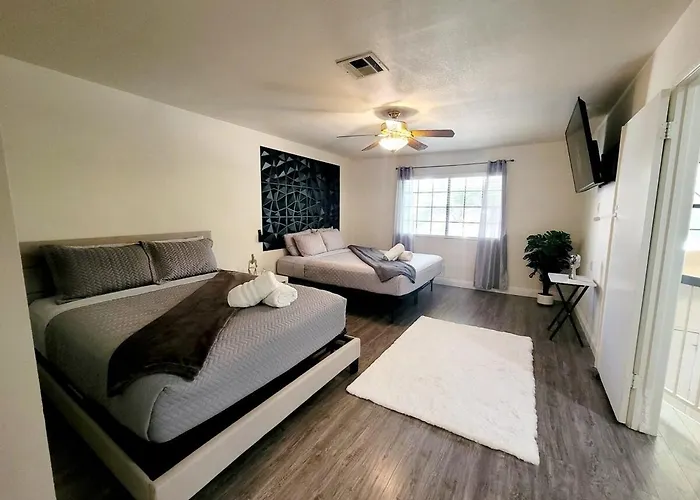 Treasure Bay-3Br Pool & Hot Tub Oasis Near T Strip