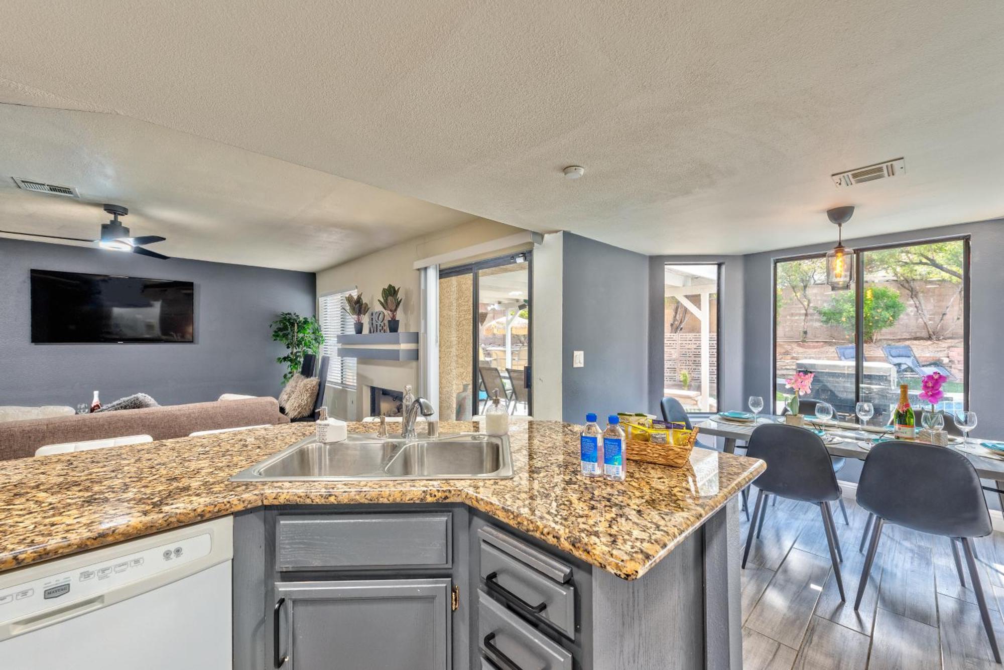 Treasure Bay-3br Pool & Hot Tub Oasis Near T Strip Hébergement de vacances *